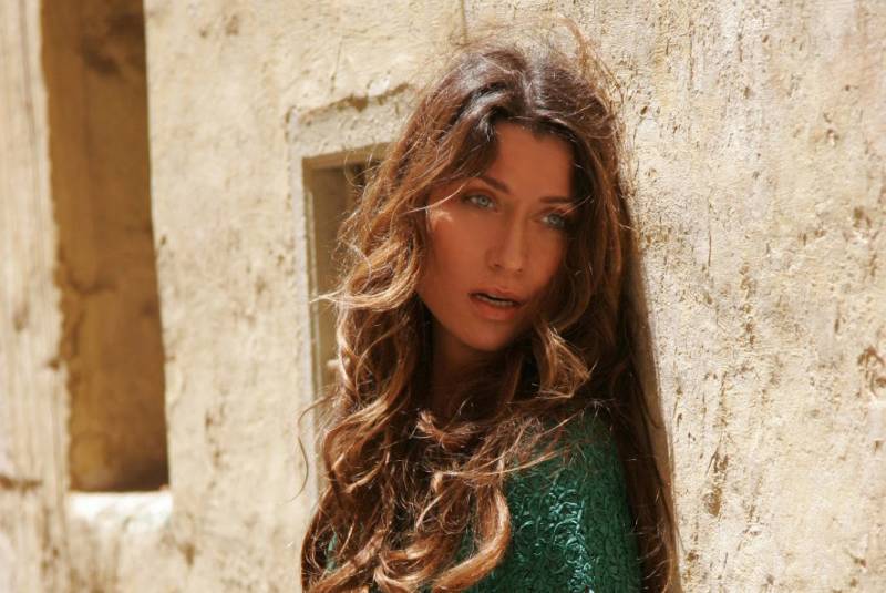 «Στον ίσκιο της ελιάς»  με την Klaudia Delmer στο Μάραθο